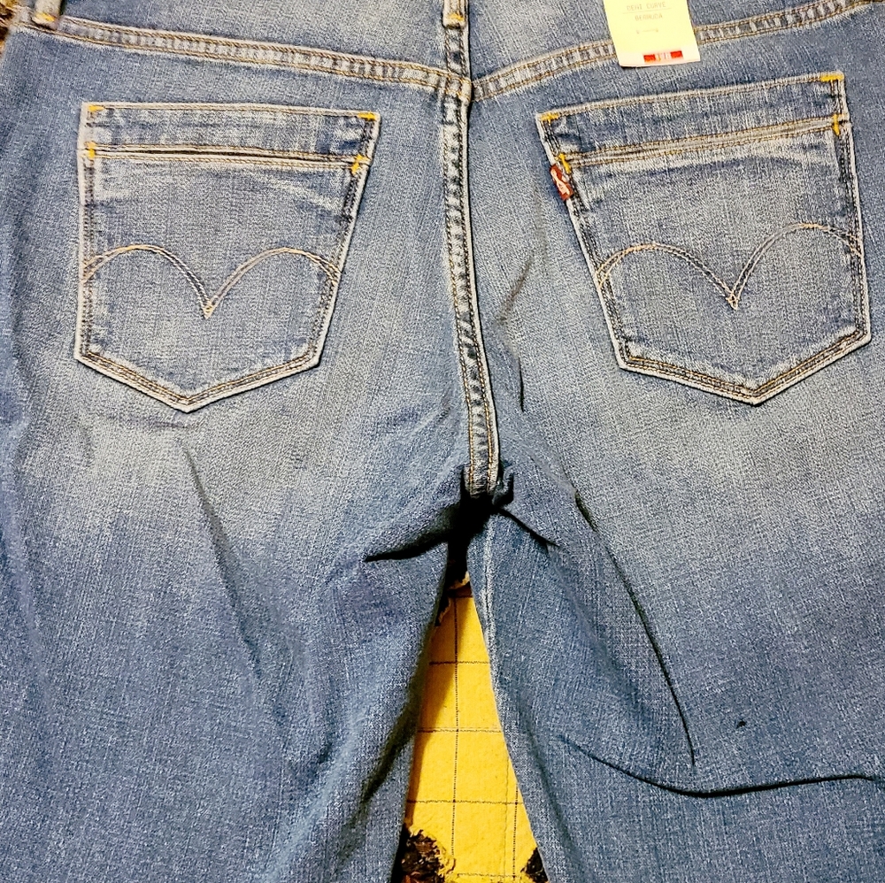 Brand New Women Short.By Levi's - Picture 7 of 12